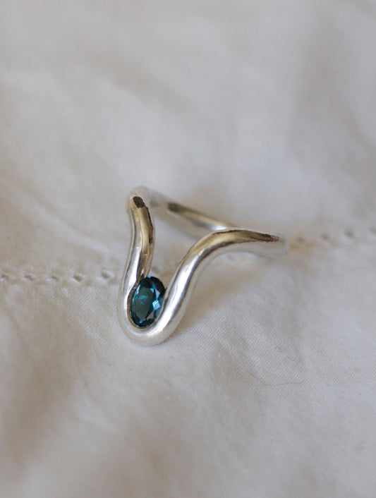 Infinite bound ring with topacio stone