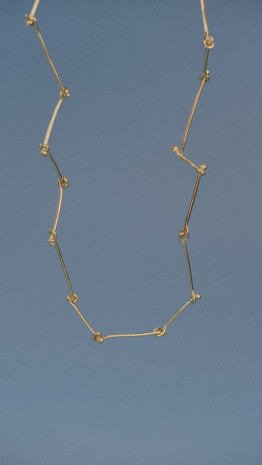 Constel·lacions golden irregular long necklace