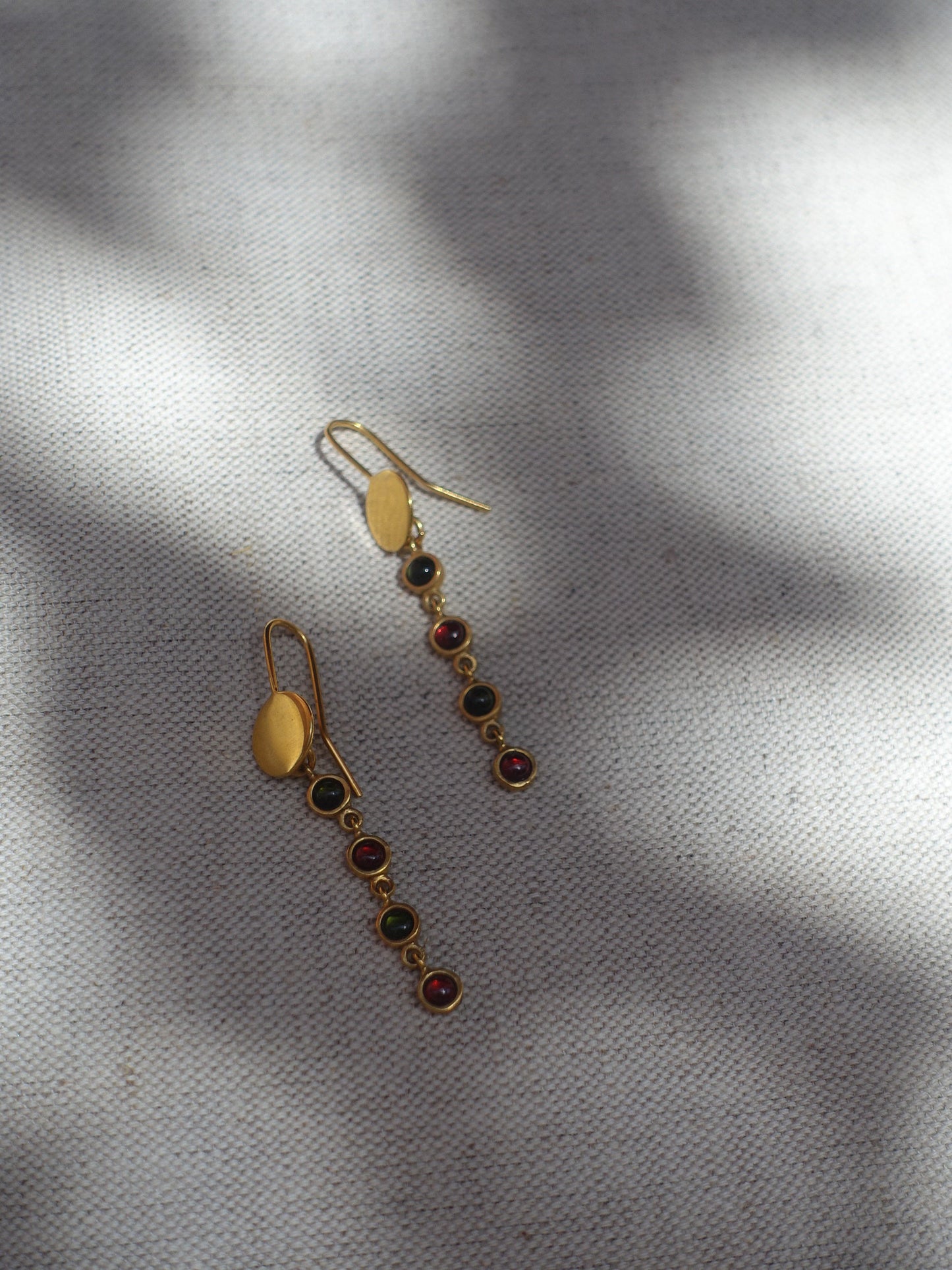Astres golden earrings Amethyst & Garnet stones